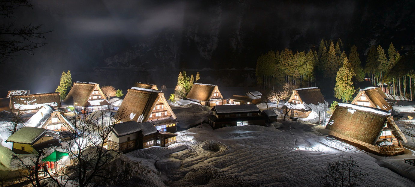 五箇山に雪が降っている